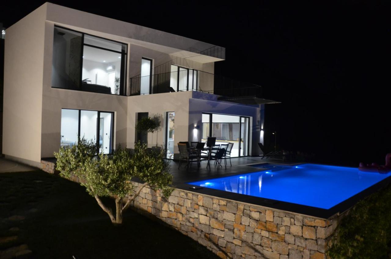 Villaer Breeze With A Pool & Magnificent Views Široka