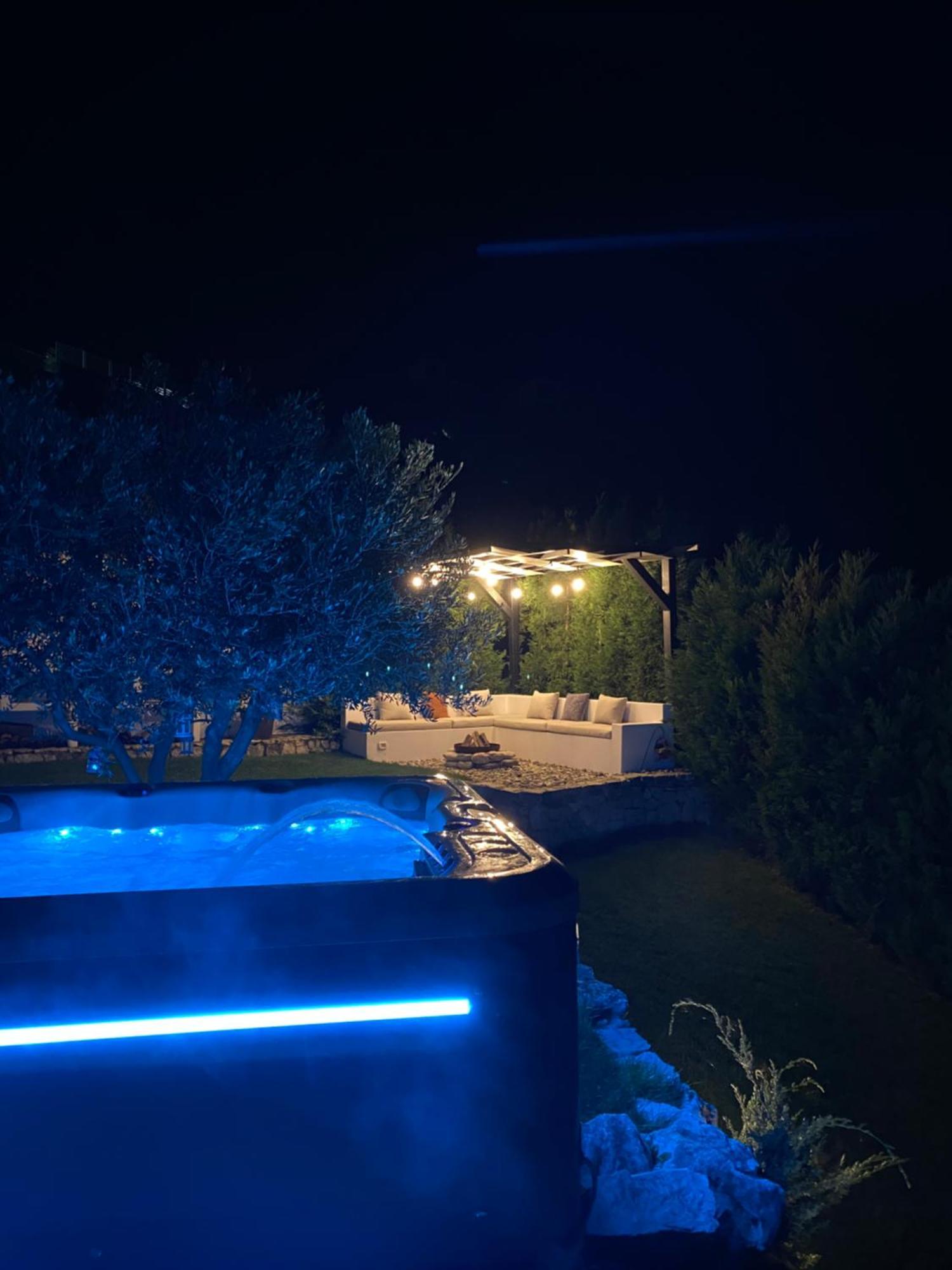 Breeze With A Pool & Magnificent Views Villaer Široka